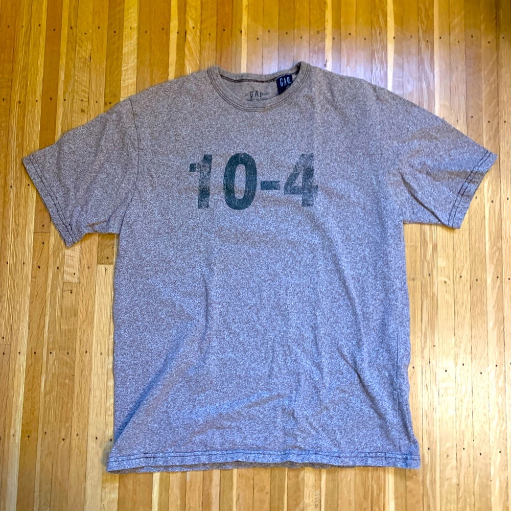 Men’s Gap “10-4” tshirt